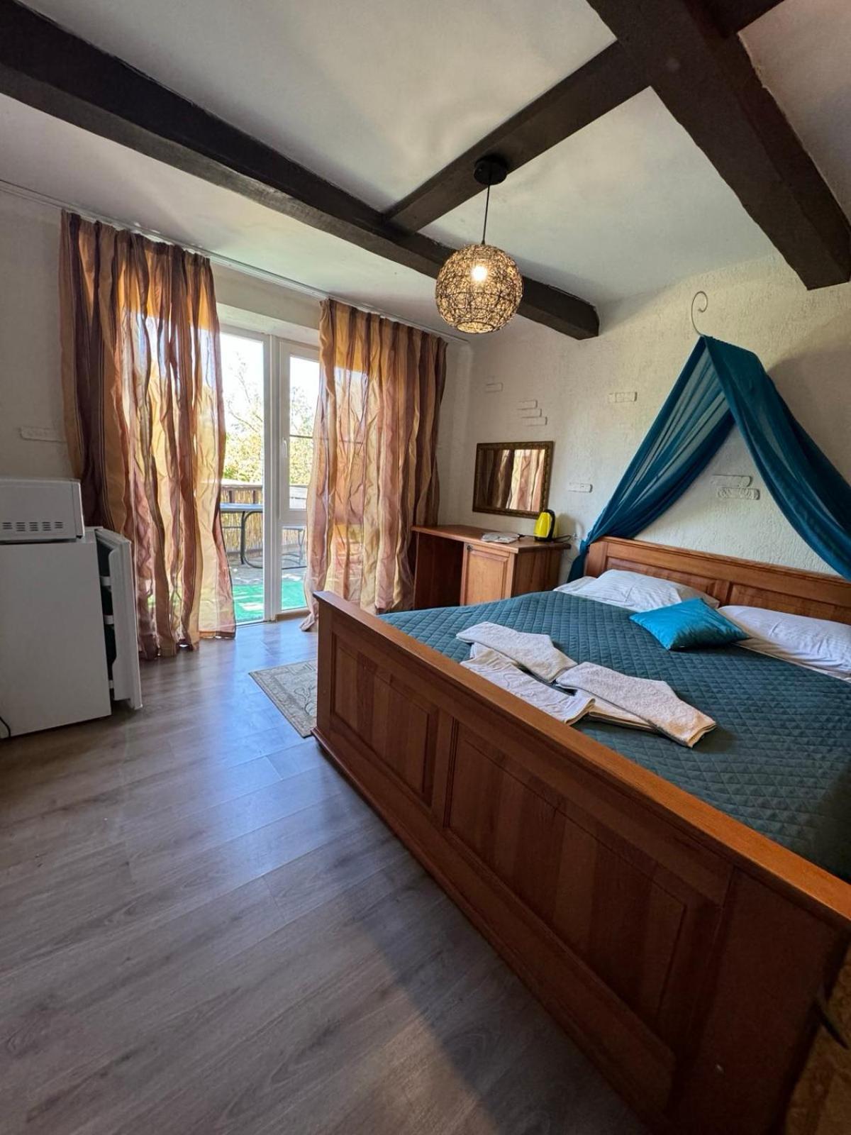 Mayak Resort Kam'yani Potoky Quarto foto