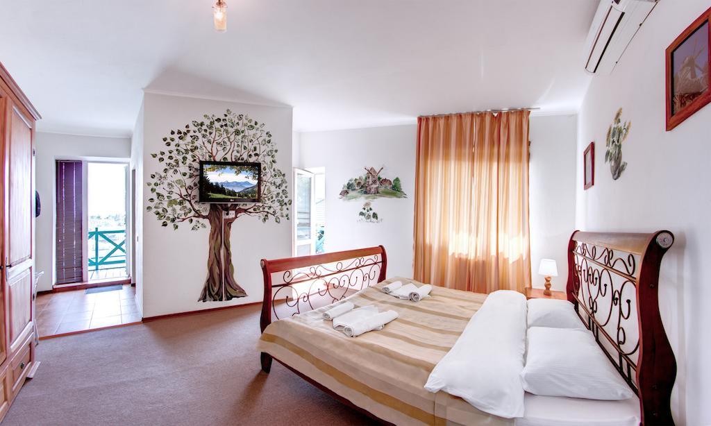 Mayak Resort Kam'yani Potoky Quarto foto